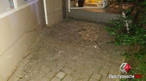 В Николаеве прогремел мощный взрыв возле банка В Николаеве прогремел мощный взрыв возле банка