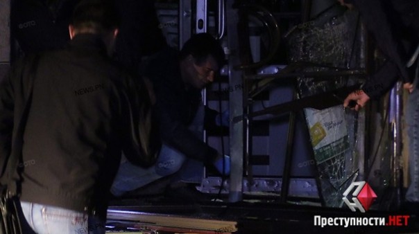 В Николаеве прогремел мощный взрыв возле банка В Николаеве прогремел мощный взрыв возле банка