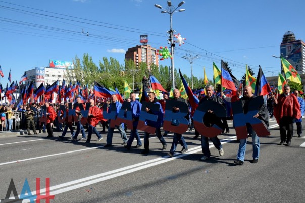 "Всё будет ДНР!" - Донецк празднует годовщину референдума "Всё будет ДНР!" - Донецк празднует годовщину референдума