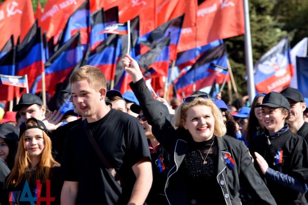 "Всё будет ДНР!" - Донецк празднует годовщину референдума "Всё будет ДНР!" - Донецк празднует годовщину референдума