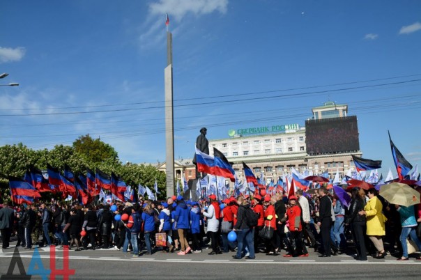 "Всё будет ДНР!" - Донецк празднует годовщину референдума "Всё будет ДНР!" - Донецк празднует годовщину референдума