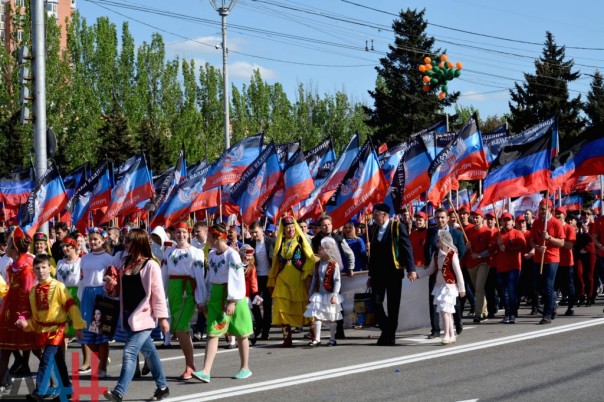 "Всё будет ДНР!" - Донецк празднует годовщину референдума "Всё будет ДНР!" - Донецк празднует годовщину референдума