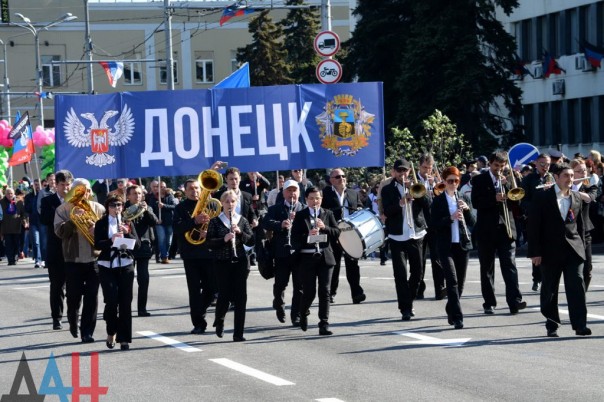 "Всё будет ДНР!" - Донецк празднует годовщину референдума "Всё будет ДНР!" - Донецк празднует годовщину референдума