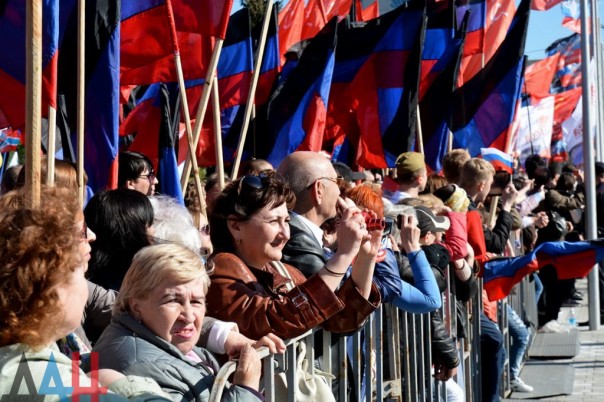 "Всё будет ДНР!" - Донецк празднует годовщину референдума "Всё будет ДНР!" - Донецк празднует годовщину референдума