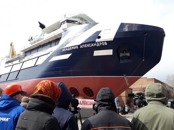 ЦС "Звездочка" вывел из эллинга многоцелевое судно "Академик Александров"