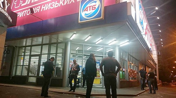 Солдат ВСУ застрелил жителя Харькова прямо в супермаркете