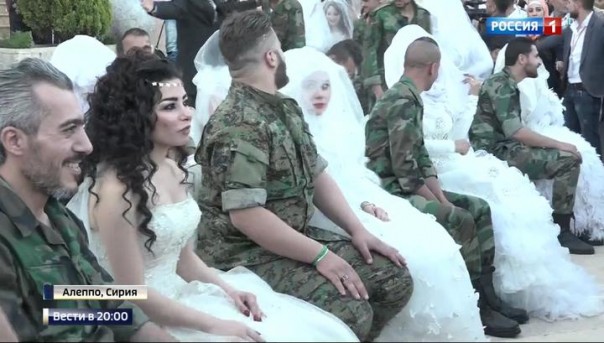 Жизнь продолжается: в Алеппо 30 пар сыграли массовую свадьбу