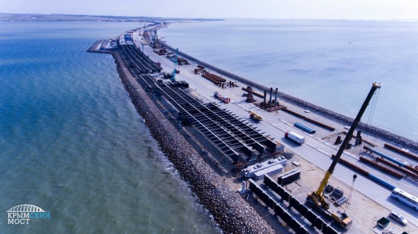 Кинокомпания «МосТФильм» сообщает: Мост в Крым почти готов. Осталось несколько месяцев Кинокомпания «МосТФильм» сообщает: Мост в Крым почти готов. Осталось несколько месяцев