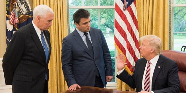 Павел Климкин в Вашингтоне: чего не сделаешь ради селфи с Трампом. Андрей Бабицкий Павел Климкин в Вашингтоне: чего не сделаешь ради селфи с Трампом. Андрей Бабицкий