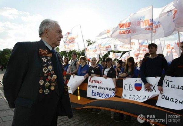 Западные СМИ открыли для себя реванш нацистов на Украине Западные СМИ открыли для себя реванш нацистов на Украине