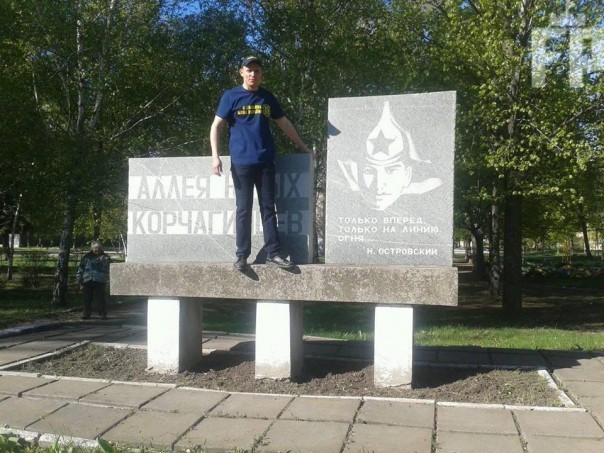 В Запорожье декоммунизировали плиту с цитатой большевика В Запорожье декоммунизировали плиту с цитатой большевика