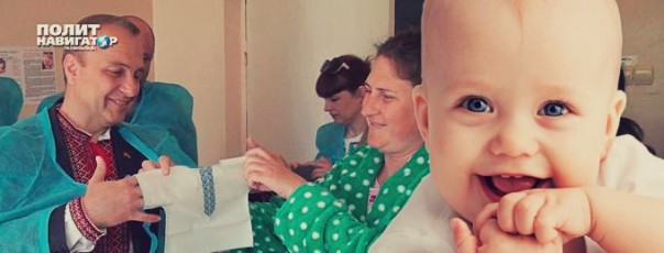 Херсонское начальство обеспечило роддома вышиванками для новорожденных