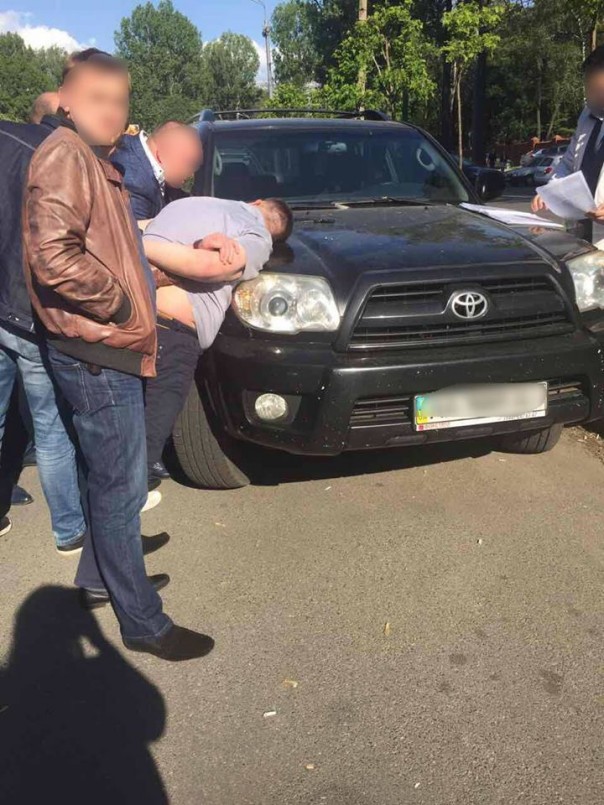 На Сумщине сотрудника НАБУ задержали за взятку в $150 тысяч На Сумщине сотрудника НАБУ задержали за взятку в $150 тысяч