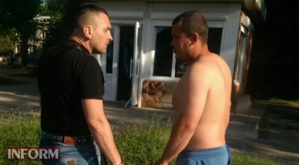 В Одесской области хрюмберг из АТЫ накинулся на мужчину в футболке с Путиным В Одесской области хрюмберг из АТЫ накинулся на мужчину в футболке с Путиным