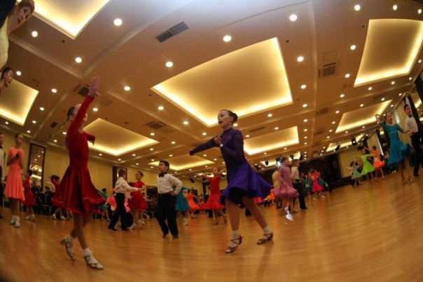 В жюри первенства ДНР по спортивным бальным танцам участвуют судьи из подконтрольных Украине городов Донбасса