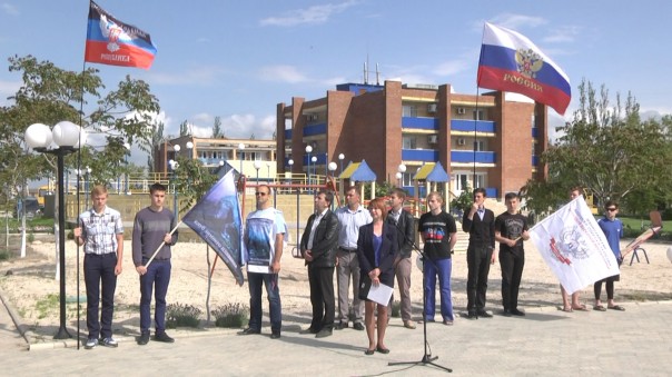 В честь Дня Победы: экстремальный заплыв спортсменов ДНР и России В честь Дня Победы: экстремальный заплыв спортсменов ДНР и России