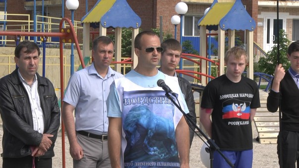 В честь Дня Победы: экстремальный заплыв спортсменов ДНР и России В честь Дня Победы: экстремальный заплыв спортсменов ДНР и России