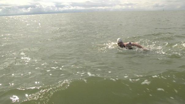 В честь Дня Победы: экстремальный заплыв спортсменов ДНР и России В честь Дня Победы: экстремальный заплыв спортсменов ДНР и России