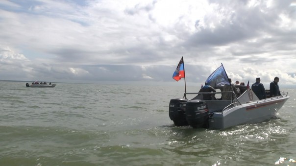 В честь Дня Победы: экстремальный заплыв спортсменов ДНР и России В честь Дня Победы: экстремальный заплыв спортсменов ДНР и России