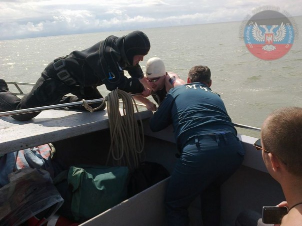 В честь Дня Победы: экстремальный заплыв спортсменов ДНР и России В честь Дня Победы: экстремальный заплыв спортсменов ДНР и России