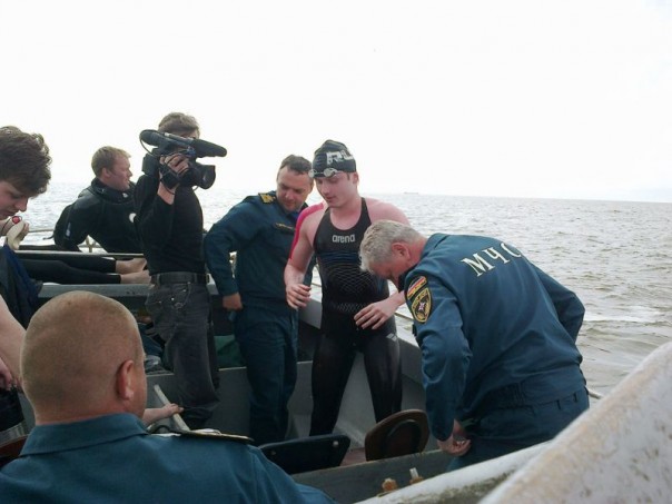 В честь Дня Победы: экстремальный заплыв спортсменов ДНР и России В честь Дня Победы: экстремальный заплыв спортсменов ДНР и России