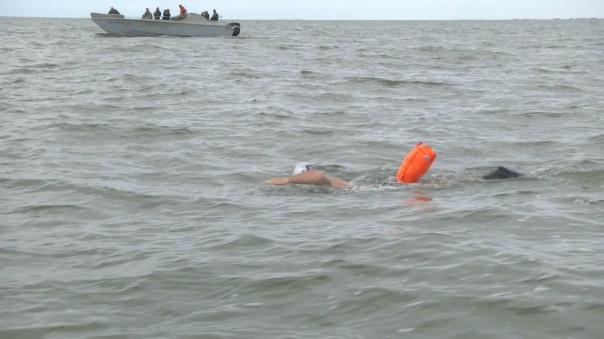 В честь Дня Победы: экстремальный заплыв спортсменов ДНР и России В честь Дня Победы: экстремальный заплыв спортсменов ДНР и России