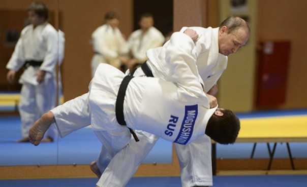 Каменное лицо Путина - не случайность: «У него десять фотографов»