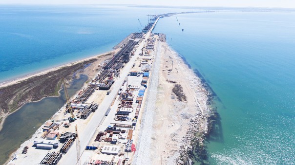 Стройка века: у Керченского моста появилось сердце Стройка века: у Керченского моста появилось сердце