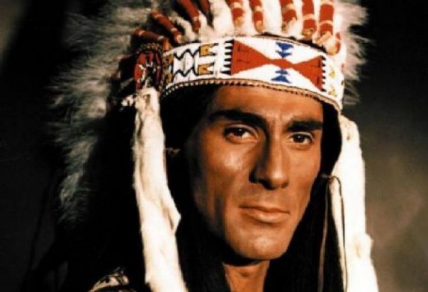 Чингачгук Большой Змей: Украиньцы, я вас на своем томагавке вертел, хау!