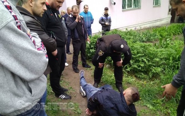 Таксисты постарались? Охранника Яроша, стрелявшего в таксиста, забрали в реанимацию