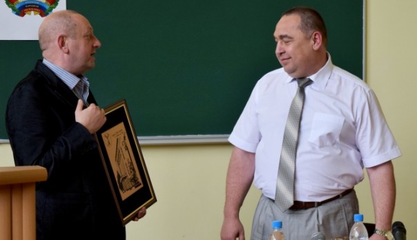 Глава республики провел встречу со студентами ЛГАКИ им. М. Матусовского Глава республики провел встречу со студентами ЛГАКИ им. М. Матусовского