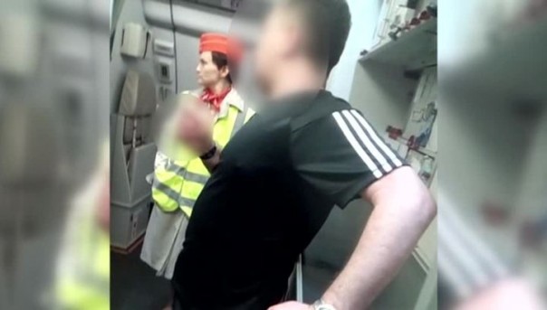 За хулиганство на транспорте - тюрьма: в России нашли управу на дебоширов