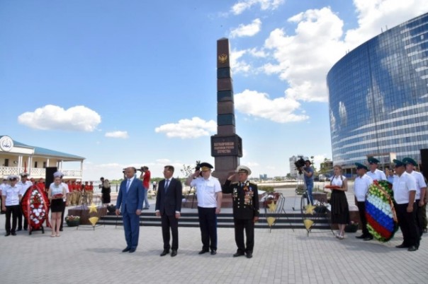 Памятник пограничникам сегодня открыли на набережной в Астрахани