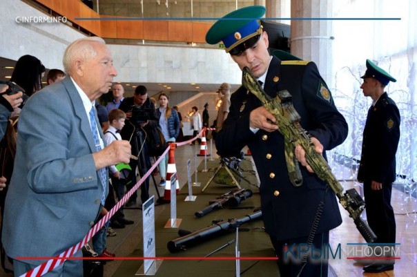 В Крыму прошла выставка техники и вооружения Пограничной службы В Крыму прошла выставка техники и вооружения Пограничной службы