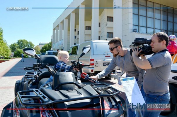 В Крыму прошла выставка техники и вооружения Пограничной службы В Крыму прошла выставка техники и вооружения Пограничной службы