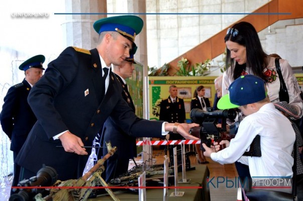 В Крыму прошла выставка техники и вооружения Пограничной службы В Крыму прошла выставка техники и вооружения Пограничной службы