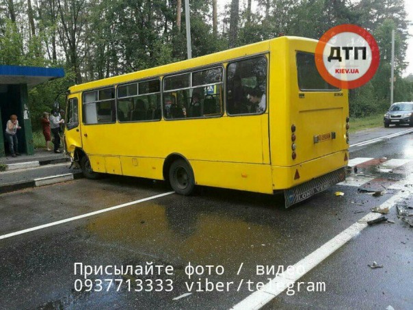 В Киеве «Ауди» на скорости протаранил маршрутку с людьми на пешеходном переходе — 10 жертв В Киеве «Ауди» на скорости протаранил маршрутку с людьми на пешеходном переходе — 10 жертв