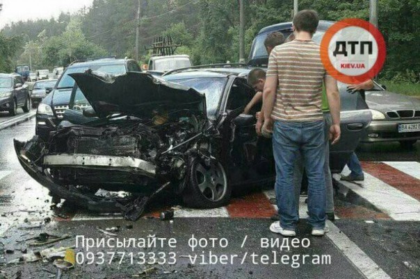 В Киеве «Ауди» на скорости протаранил маршрутку с людьми на пешеходном переходе — 10 жертв В Киеве «Ауди» на скорости протаранил маршрутку с людьми на пешеходном переходе — 10 жертв