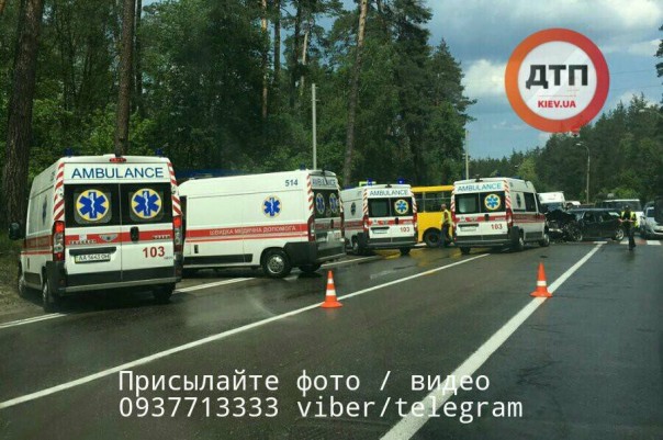 В Киеве «Ауди» на скорости протаранил маршрутку с людьми на пешеходном переходе — 10 жертв В Киеве «Ауди» на скорости протаранил маршрутку с людьми на пешеходном переходе — 10 жертв