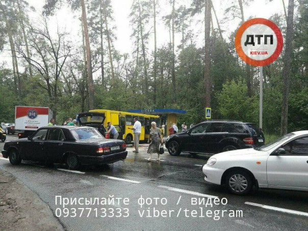 В Киеве «Ауди» на скорости протаранил маршрутку с людьми на пешеходном переходе — 10 жертв В Киеве «Ауди» на скорости протаранил маршрутку с людьми на пешеходном переходе — 10 жертв