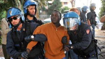 Политика ЕС по отношению к беженцам существенно не изменилась, что приводит к обострению миграционного кризиса