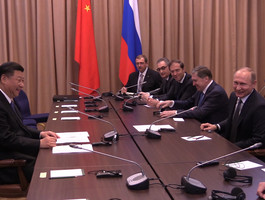 Путин пошутил над опаздывающей делегацией Китая на встрече с Си Цзиньпином