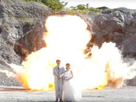 Ах, эта свадьба, свадьба, свадьба пела и плясала! Взрывалась и гоняла  на броневике