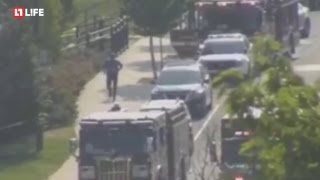 В Александрии штат Вирджиния вооруженный мужчина открыл стрельбу на бейсбольной площадке по американским конгрессменам