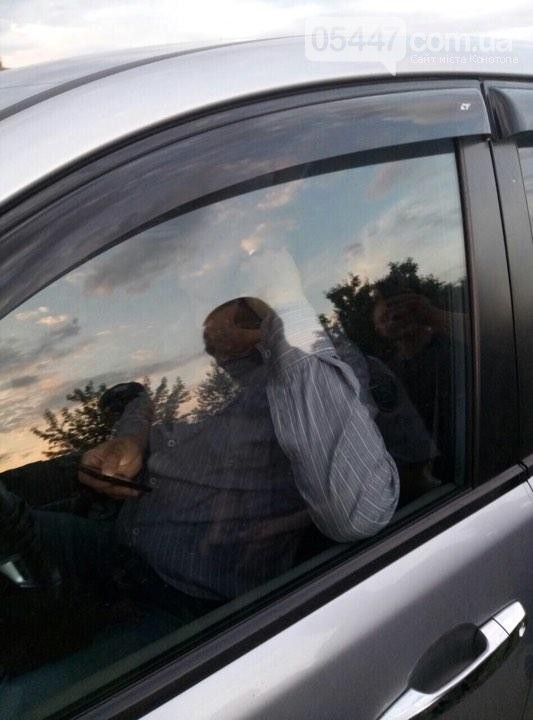 В Конотопе депутат открыл огонь по людям прямо в центре города В Конотопе депутат открыл огонь по людям прямо в центре города