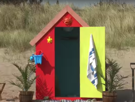 Британец построил пляжный домик с подземными этажами