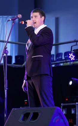 Глава ЛНР вручил дипломы отличника участникам первого в Республике бала медалистов (Фото)