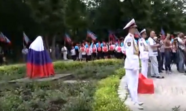 В ДНР установили памятник детям войны