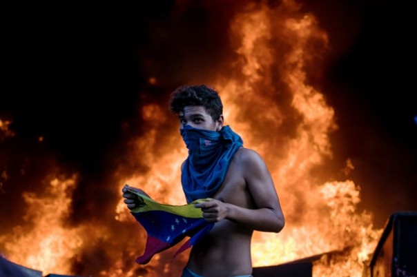 В столице Венесуэлы сожгли здание Верховного суда В столице Венесуэлы сожгли здание Верховного суда