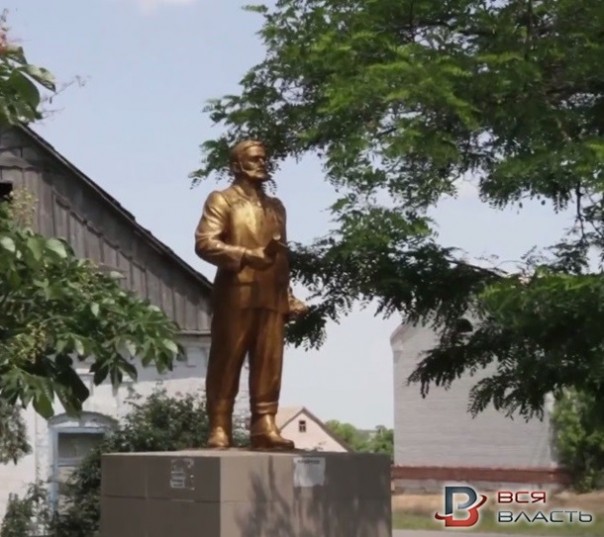 На Запорожье Ленина превратили в Пилипа Орлика